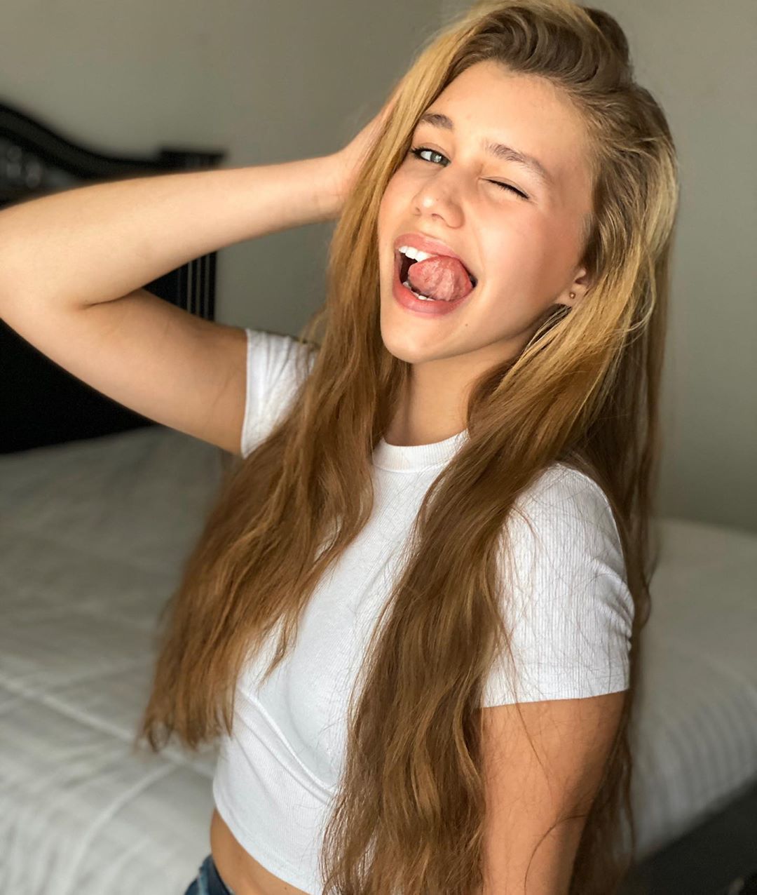 malvina-polikarpova-net-worth-2025-a-moldovan-model-hi-boox