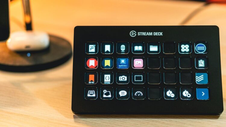 Customizable desktop macro keyboard with programmable keys and icons for personalized typing and workflow control